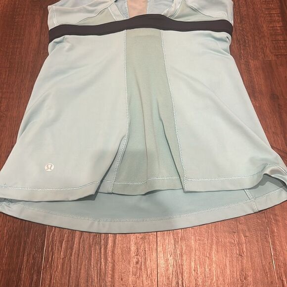 Lululemon Blue Workout Top w Built in Bra, Size 8 - Picture 7 of 10